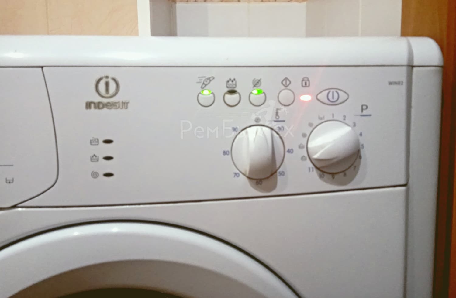 Стиральная машина Indesit не сливает воду