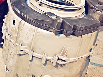 Разборный бак на саморезах-винтах в стиральной машине Electrolux
