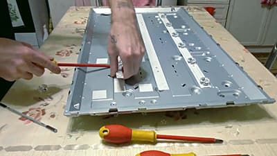 Снимаем планки светодиодов