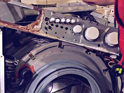 Разборный бак на защелках в стиральной машине Beko